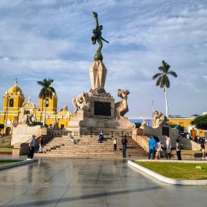 City Tour Trujillo — Plaza Mayor y fachadas coloniales del centro histórico